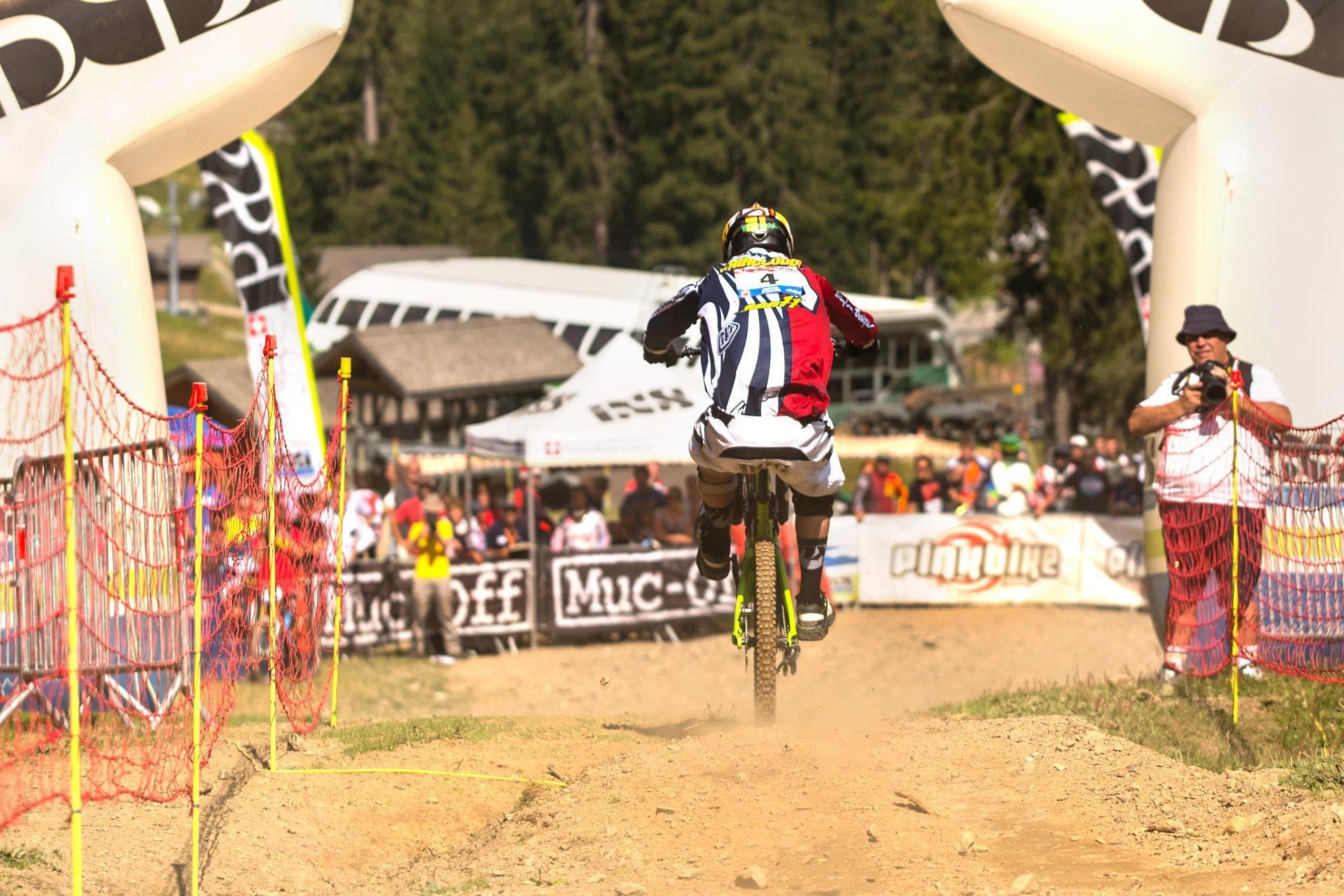 Vue de Châtel les images de l iXS European DH Cup