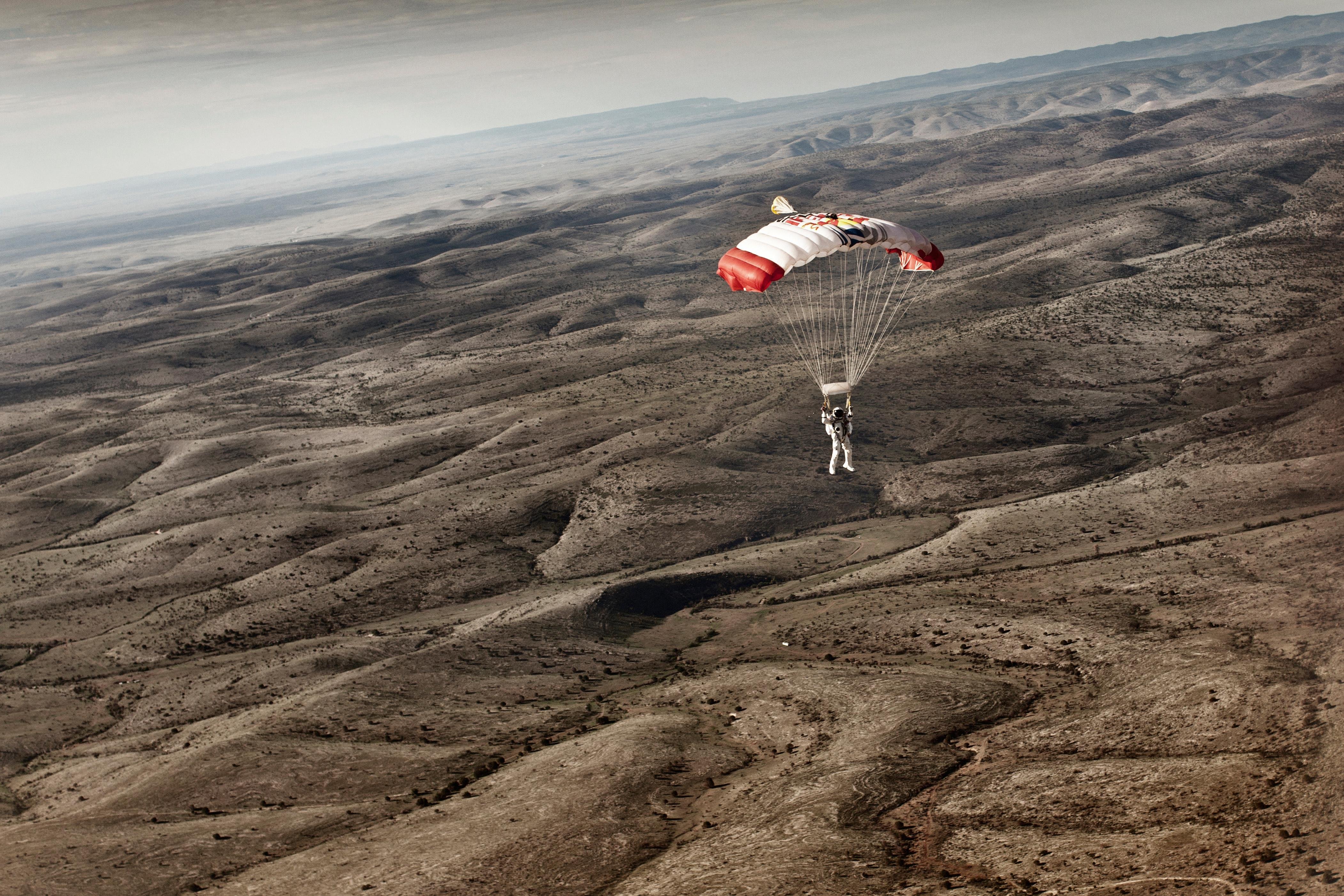 Стратосфера прыжок с парашютом