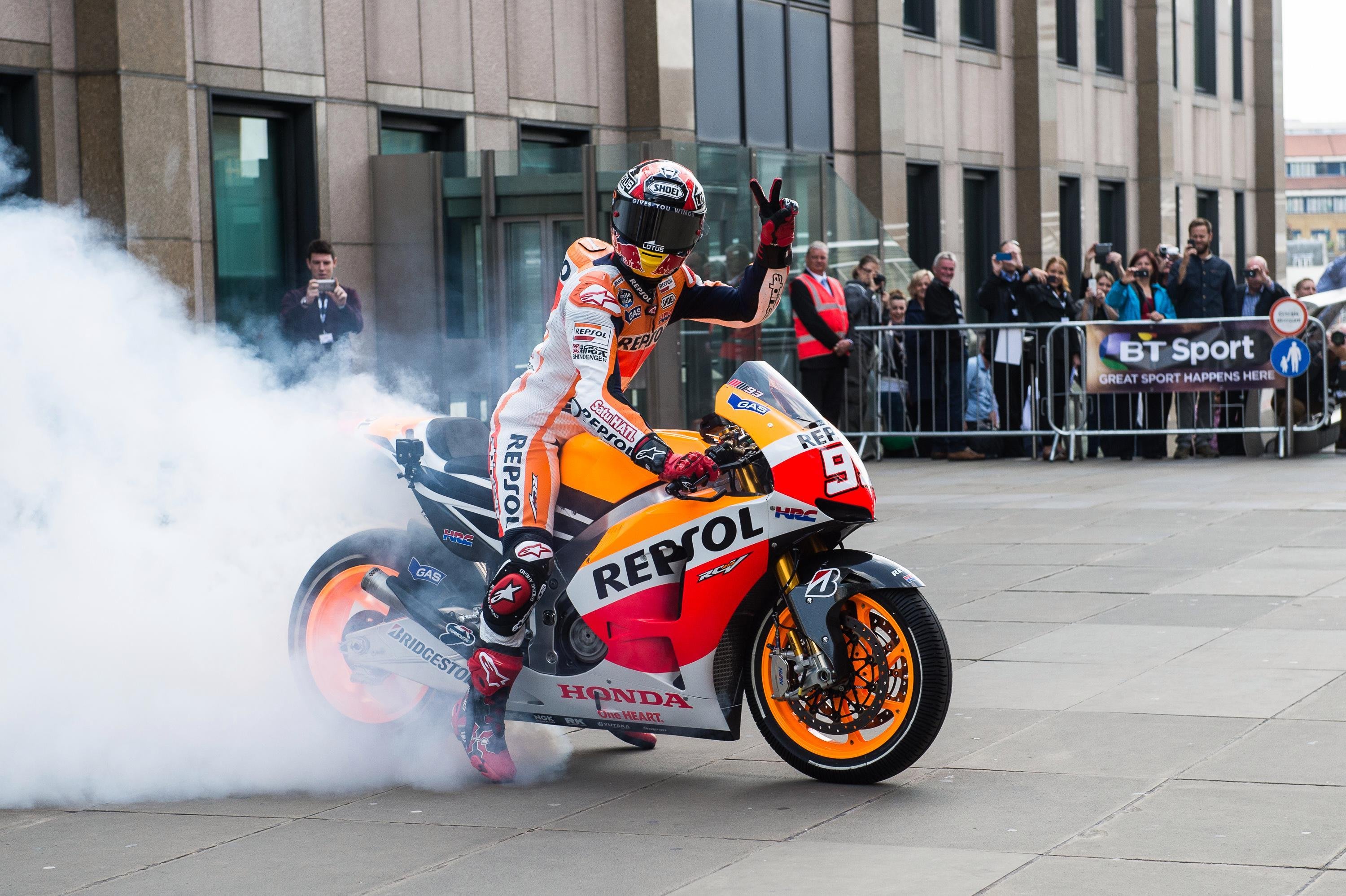 Motogp Pilot Marc M Rquez Rides London Video