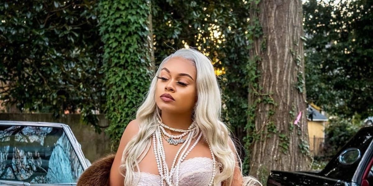 Dadaning qizlari serialidan Miroslava Karpovich bilan porno