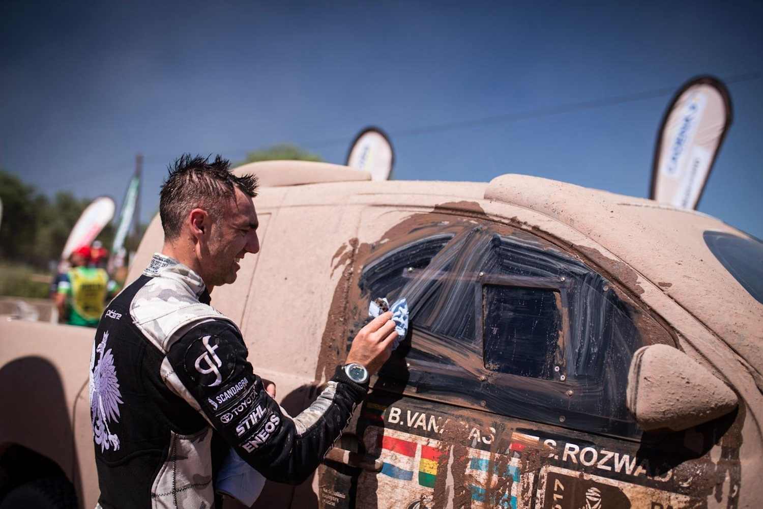 Jak wygląda Rajd Dakar oczami pilota? Rozwadowski Seba