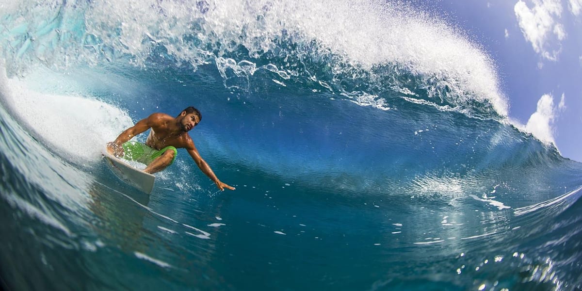 Surfingowa seria No Contest z Teahupoo na Tahiti