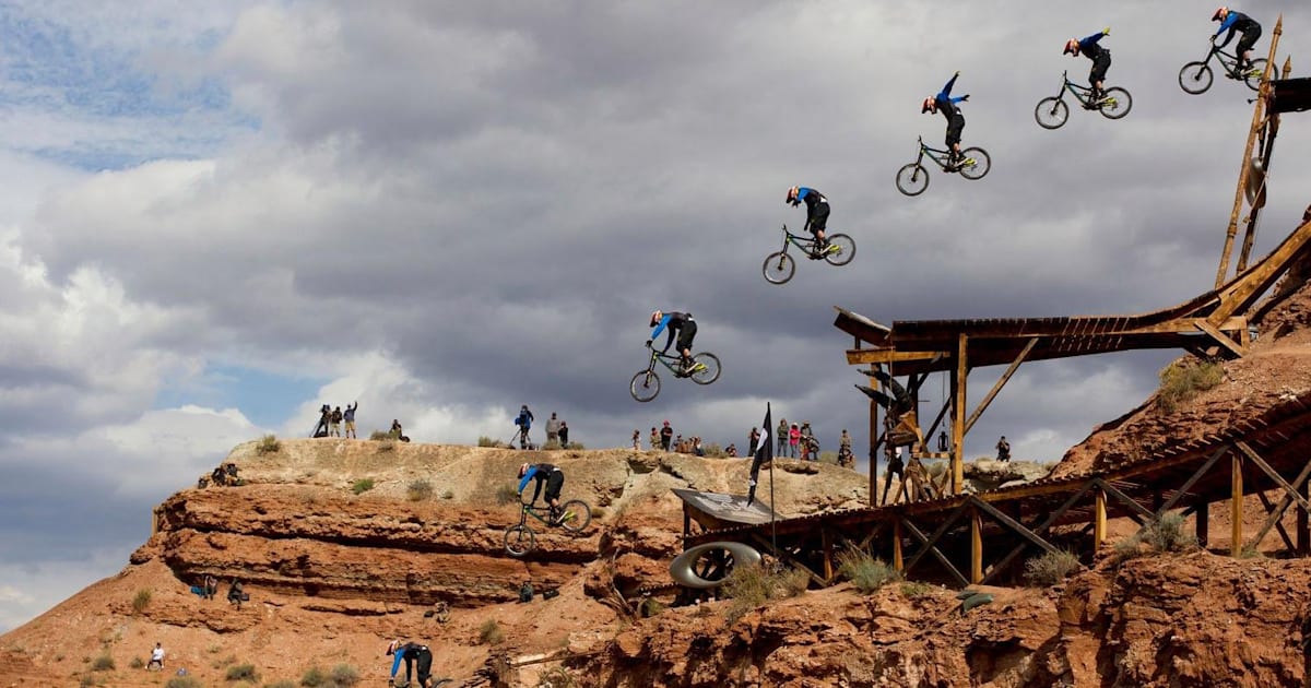 Kyle Strait throws a Sender suicide no hander