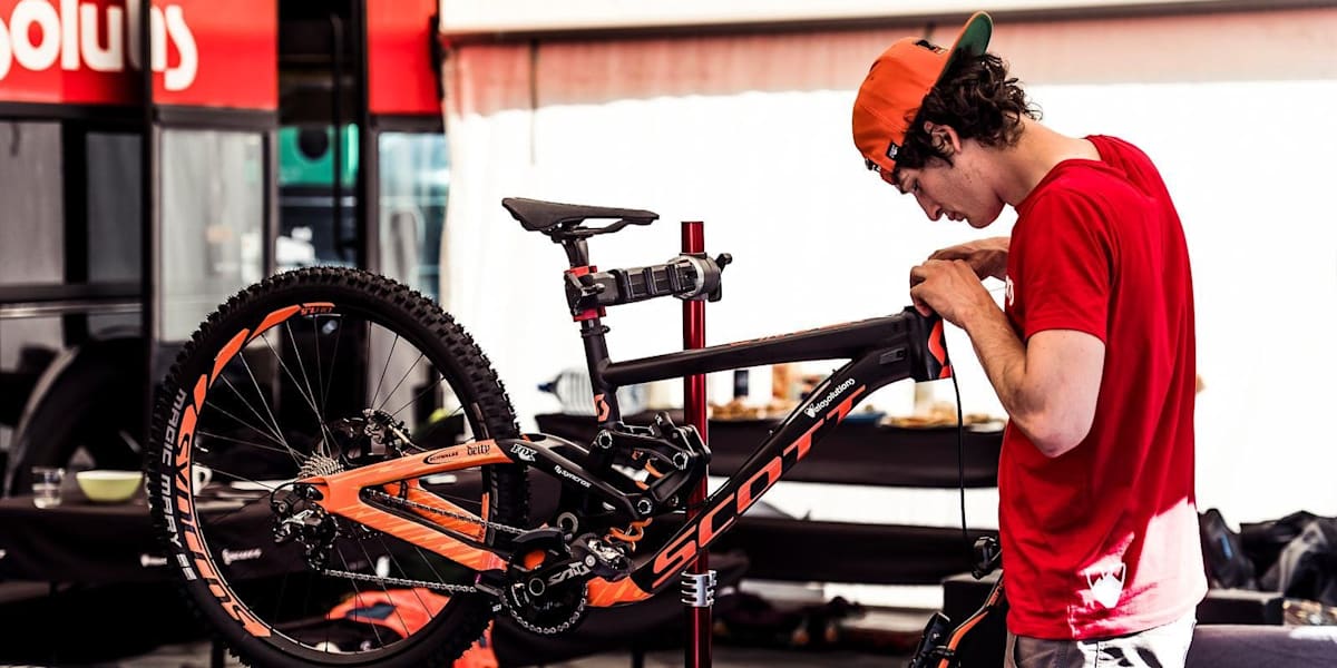 Pro mechanic tips for your bike: 5 to keep it in shape