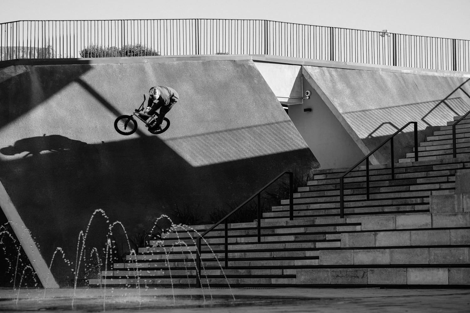 Shapes In The City ケープタウンの光 影 形を捉えたbmxアートエディット レッドブル