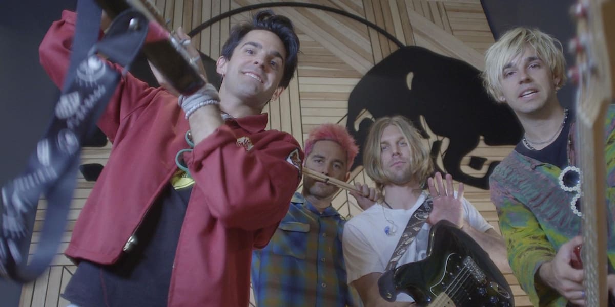 Watch New Beat Fund Play "Sponge Fingerz" Songs