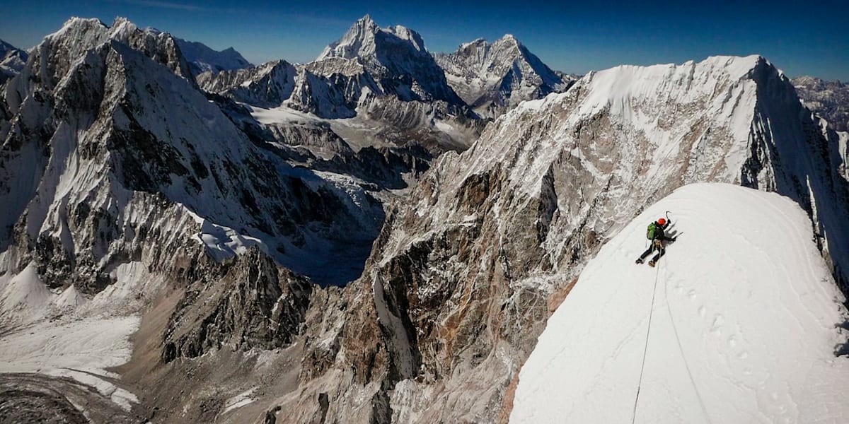 горы выше 200 метров. изменение атмосферного давления с высотой. какое метров 6000. 6 м в воде. какое метров 6000.