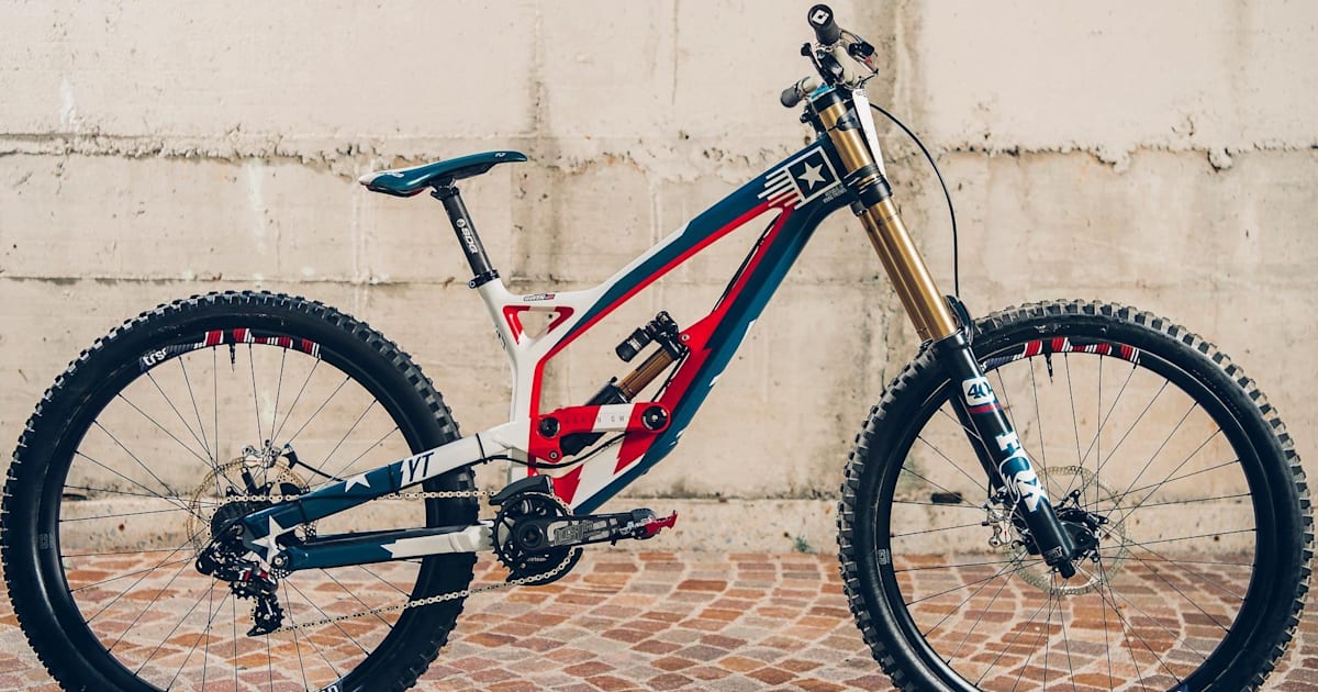YT Tues CF Pro Aaron Gwin bike check Red Bull