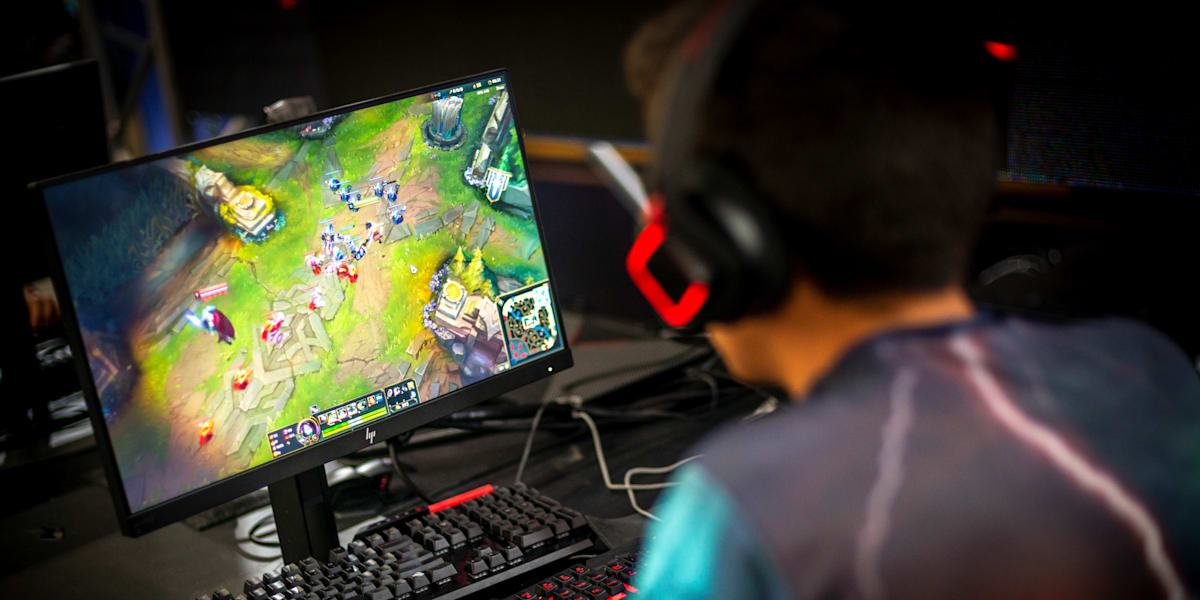 League of Legends crushes other PC online games in October, finds