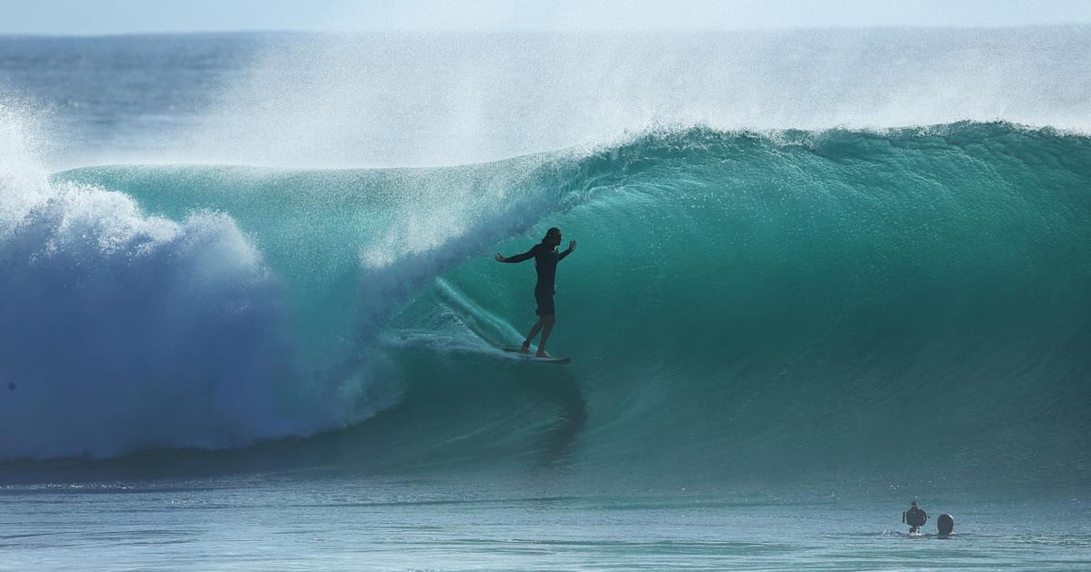 Surfing: Indonesia Desert Point Waves Tubes +++video+++