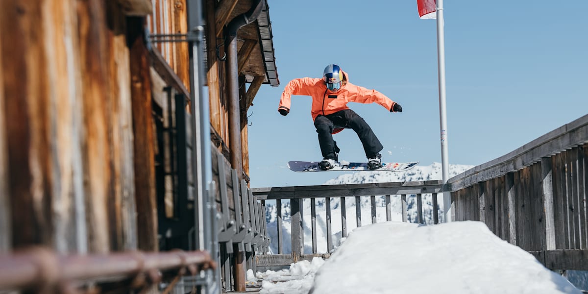 Clemens Millauer: Snowboard Reverse behind the