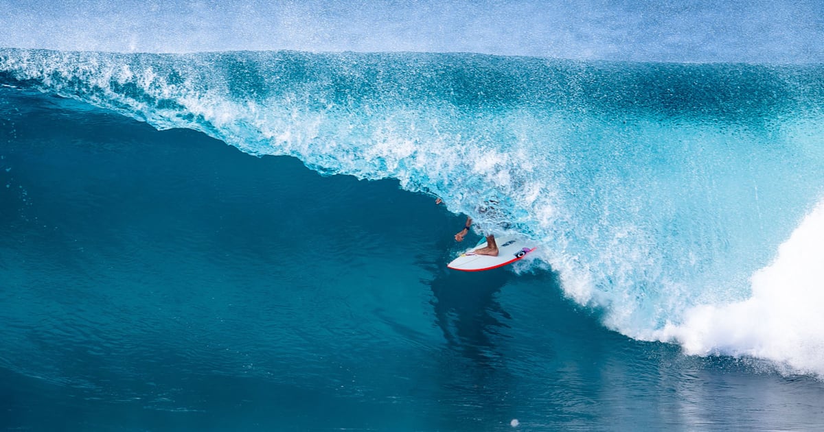 Following S1 E3: Julian Wilson at the Pipe Masters