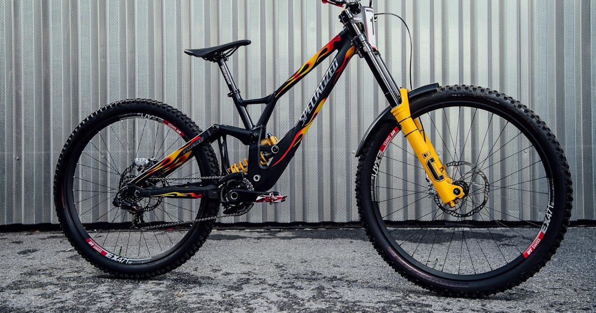 【メーカー直売】 MTBダウンヒルの新星 Demoを フィン・アイルス専用Specialized 自転車本体