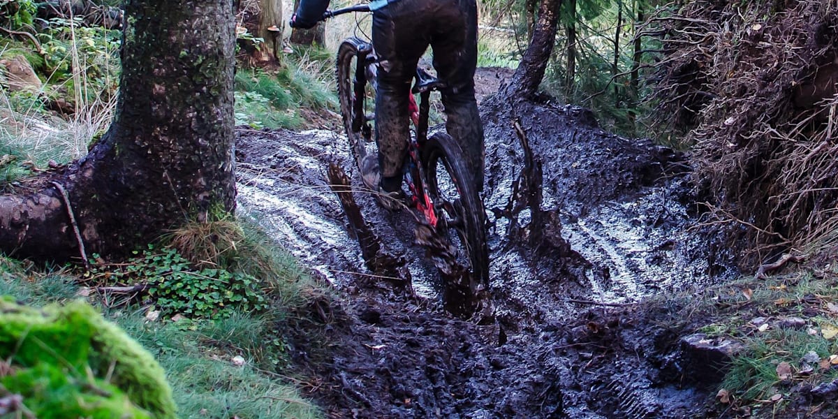 Mountain biking 2025 on wet trails