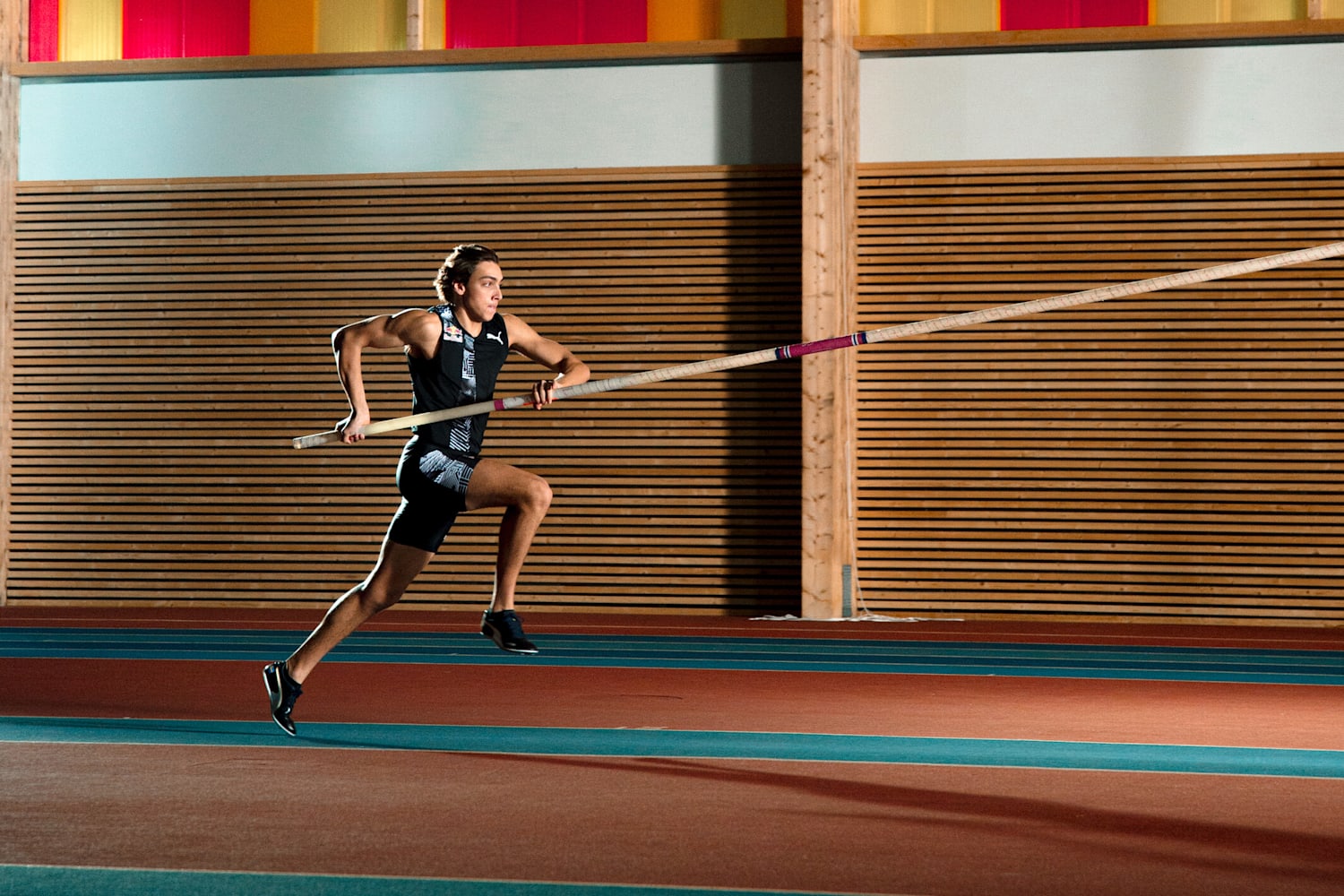 Armand Duplantis recordman du monde de saut à la perche