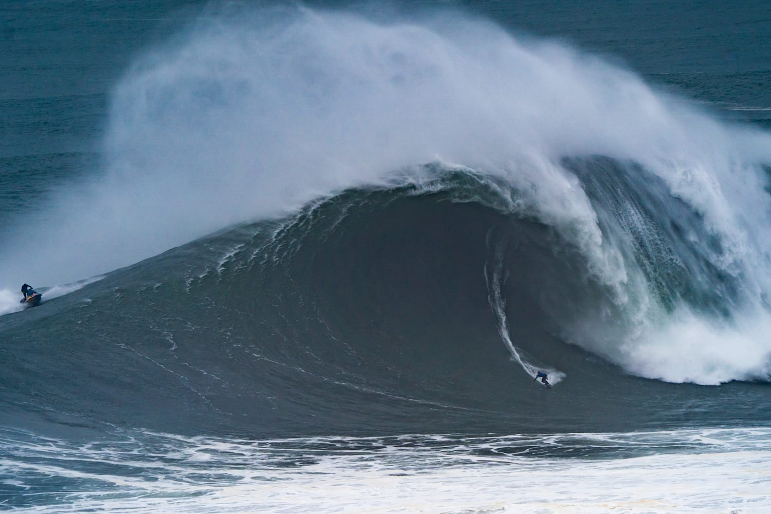 Nazaré Tow Surfing Challenge Lenny and Chumbo video