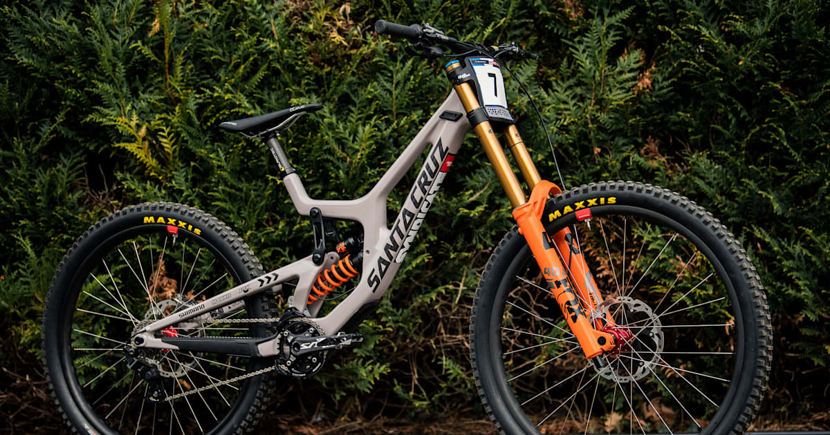 Bike Check Laurie Greenland s new Santa Cruz V10