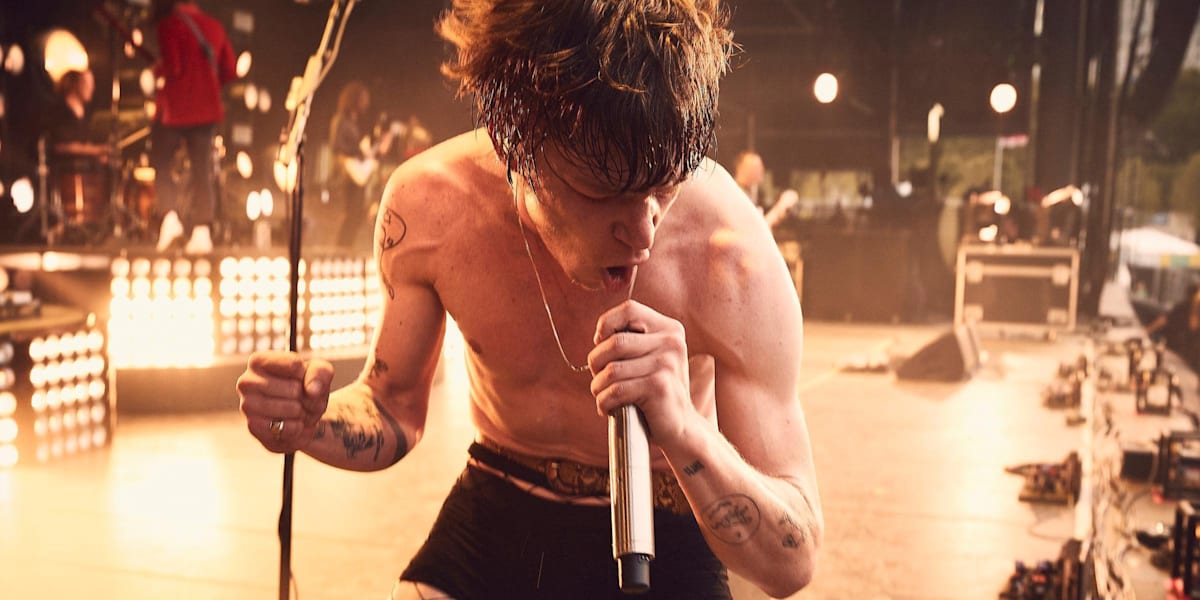 Cage the Elephant Has an Amazing Lolla WarmUp Routine