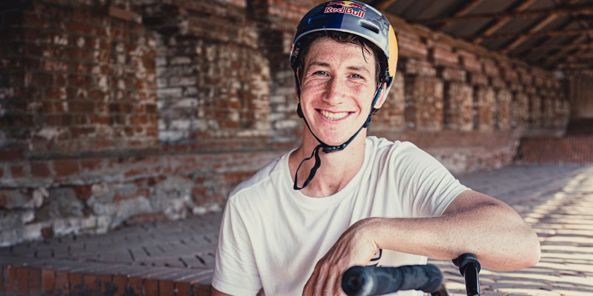 В каком шлеме катается Ирек Ризаев?