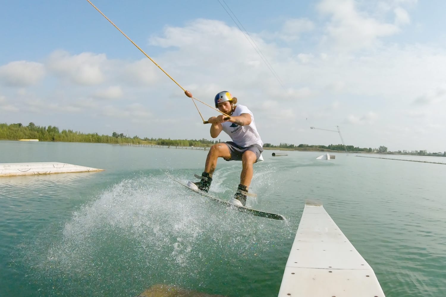 Jules Charraud en wakeboard suivi par un drone ! Vidéo