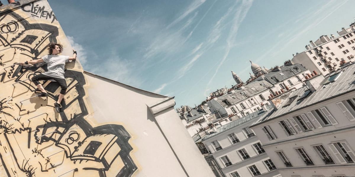 Simon Nogueira Parkour on the roofs of Paris video