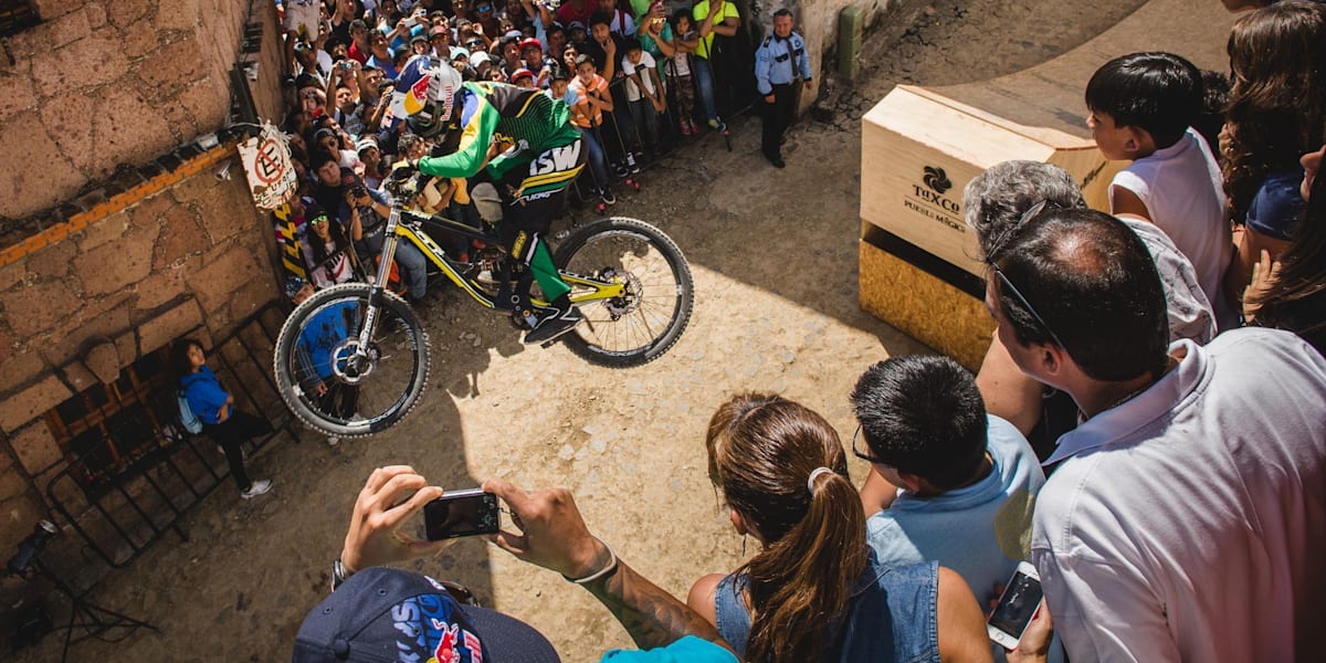 Şehrin İçinden Dağ Bisikleti Geçti Bernardo Cruz POV