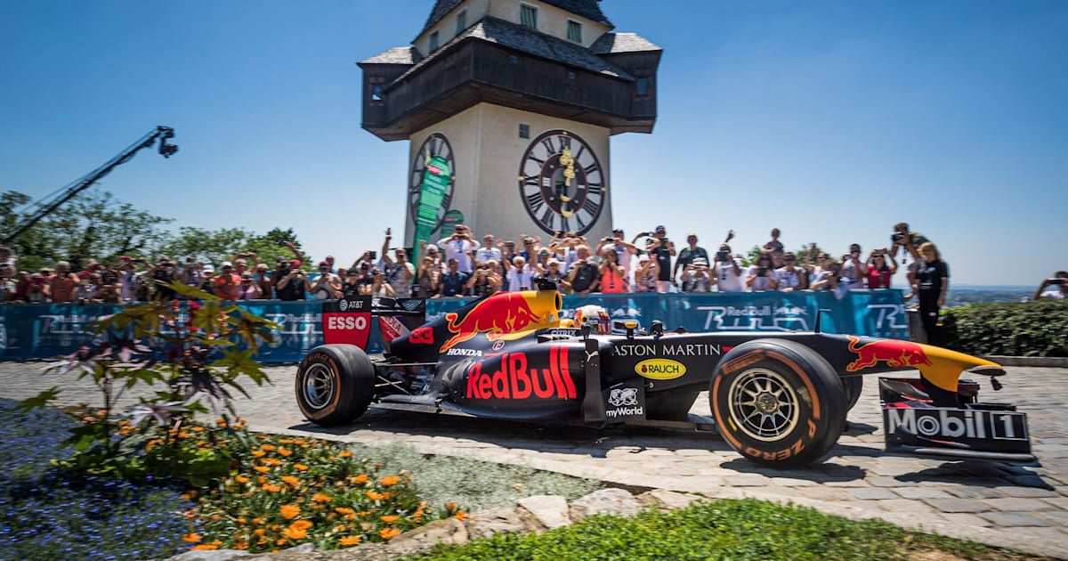Red Bull Racing Showrun: Max Verstappen in Graz – video