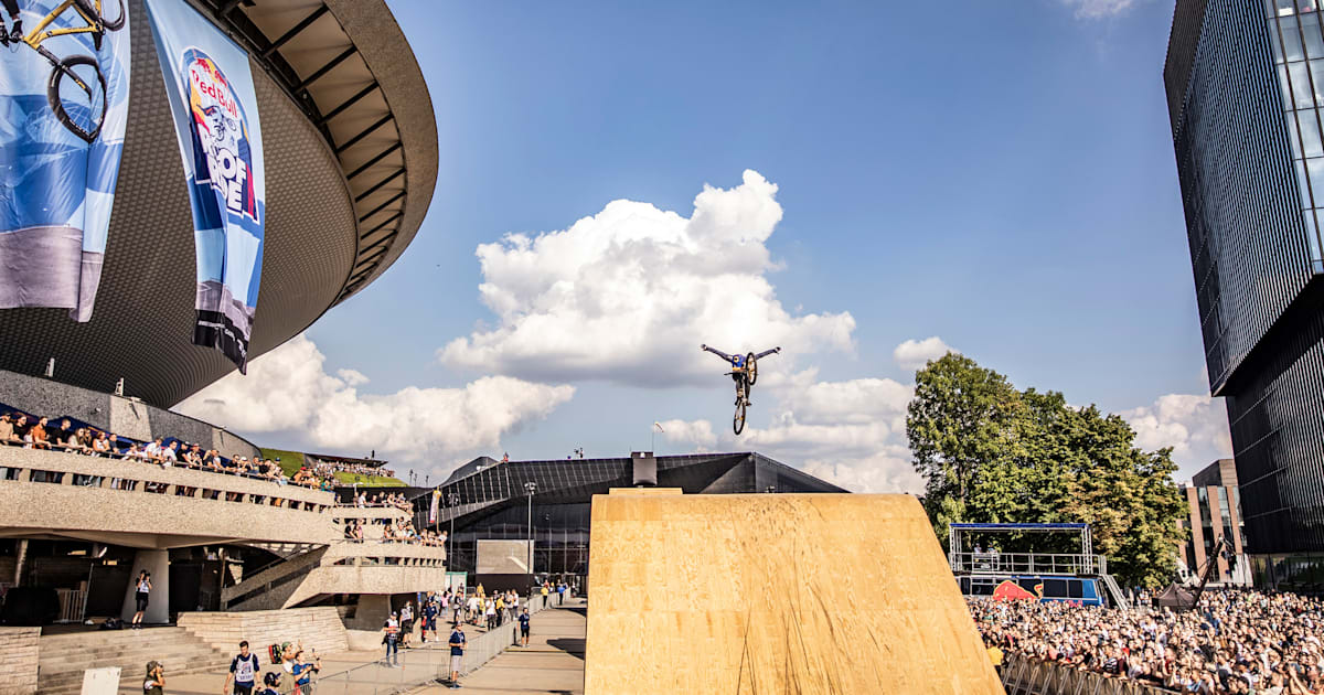 Zdjęcia z Red Bull Roof Ride 2021 w Katowicach