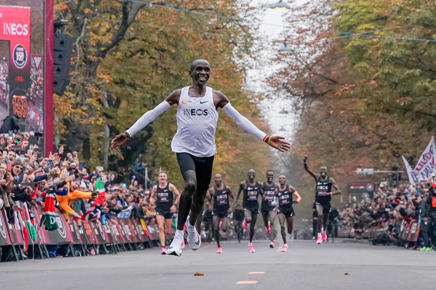 エリウド キプチョゲ マラソン2時間切りの秘密 ランニング レッドブル