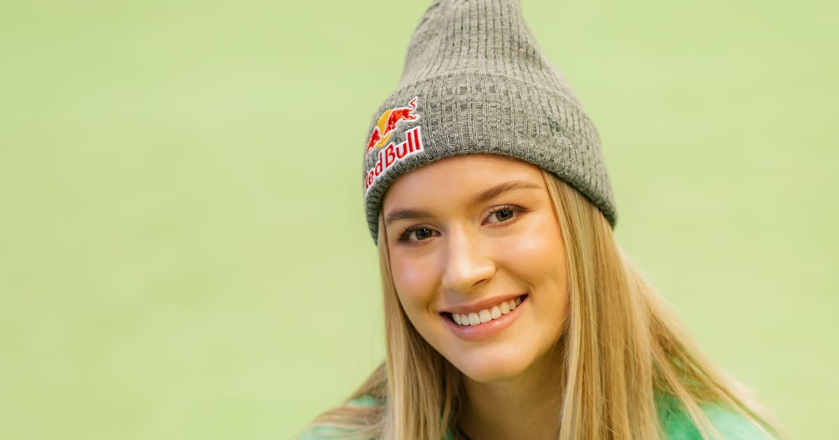 大型本 UNDER WORLD Kelly  写真集 Kelly Sildaru: Freeski – Red Bull Athlete Profile
