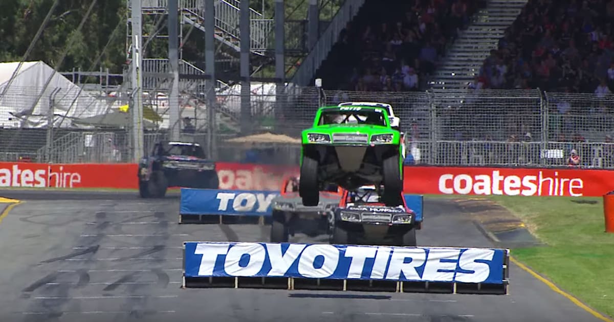 Crazy video from Stadium SUPER Trucks Adelaide 2018