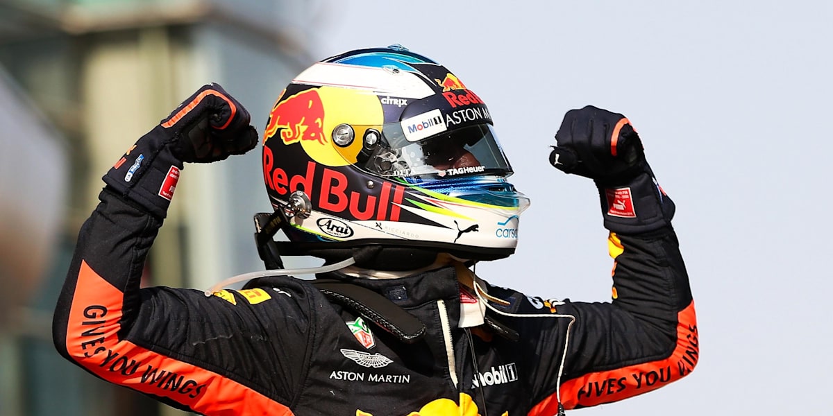 Daniel ricciardo red bull cheap helmet