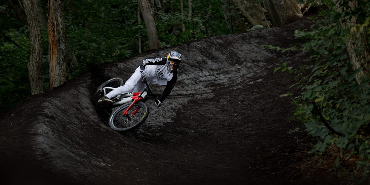 light speed 光速』：ブランドン・セメナックが白馬を攻めたMTB