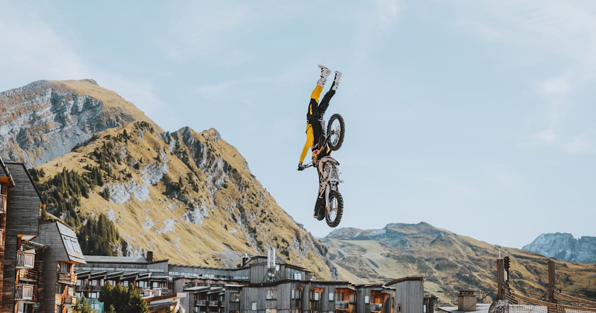 Tom Pagès schreibt mit seinem FMX-BASE-Jump Geschichte