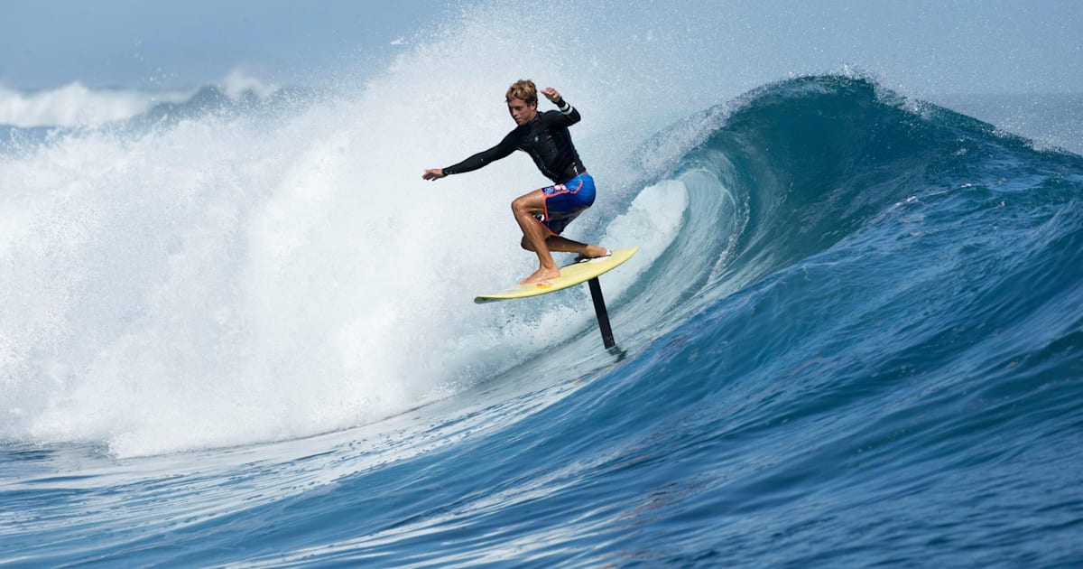 Hydrofoil surf top