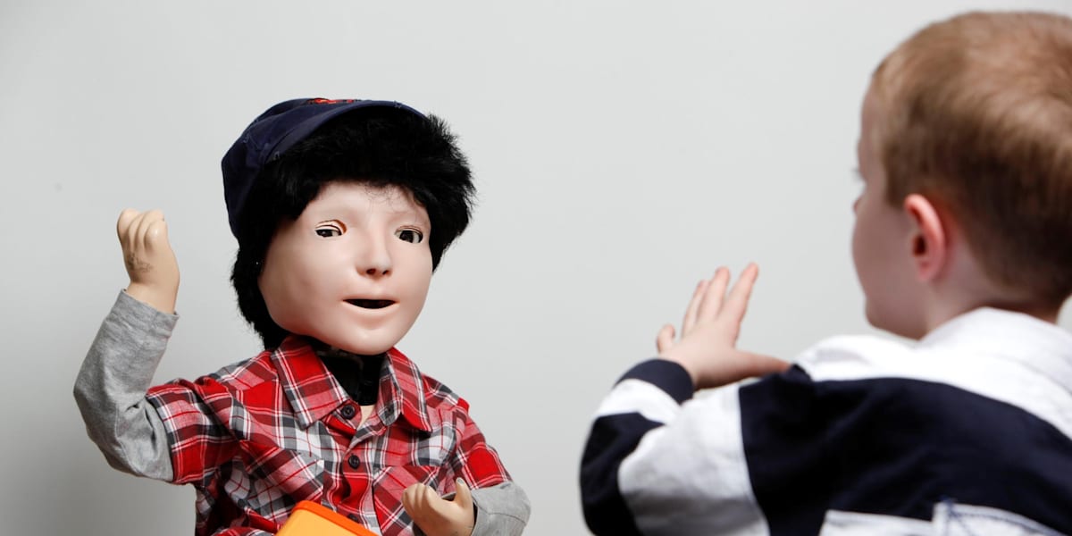 Kaspar: Robot helping autistic interaction +interview+