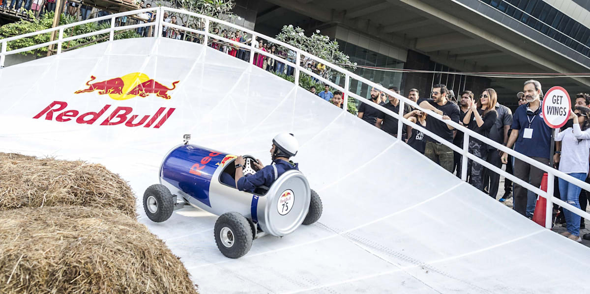 red-bull-seifenkistenrennen-in-bern-boxengasse