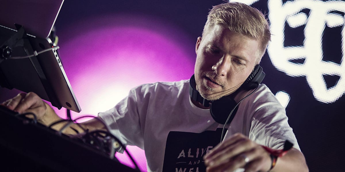 Listen to a mix from DJ Hedspin and Four Color Zack