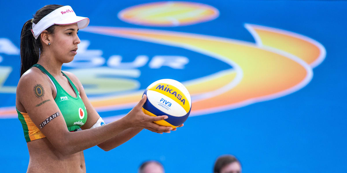 Duda Lisboa elege as melhores praias para jogar vôlei