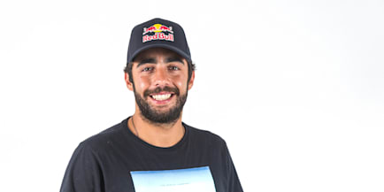 Boné red bull rosa