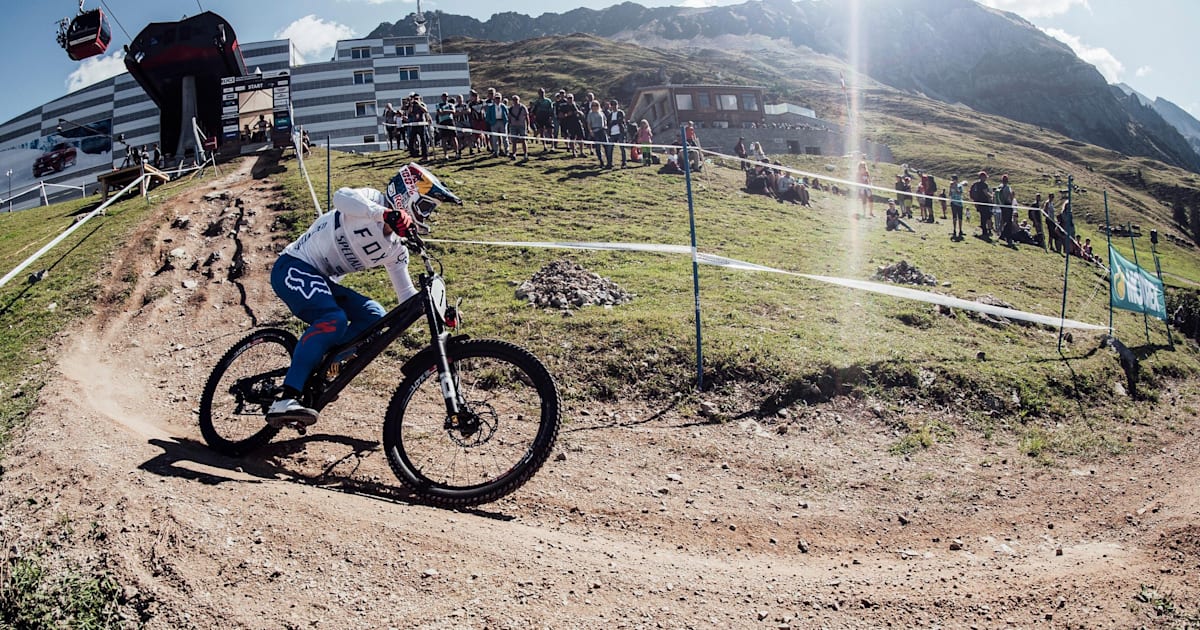 VTT descente L evolution des tenues des riders pro