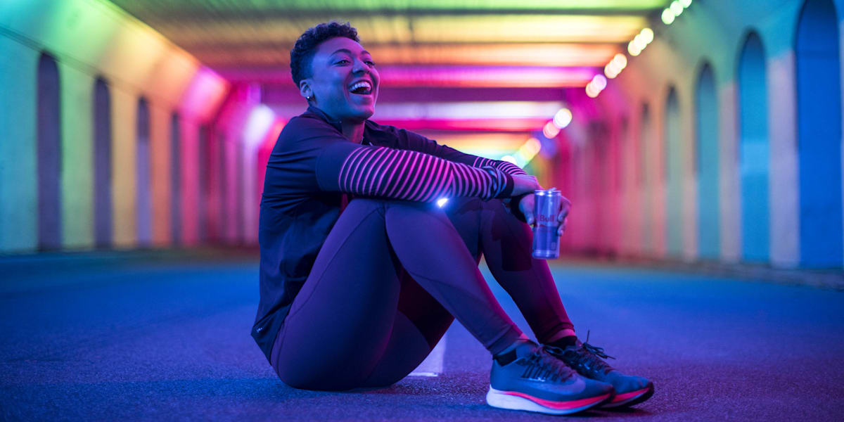 『At Night』：ケイリン・ホイットニー スペシャルムービー 陸上競技 レッドブル