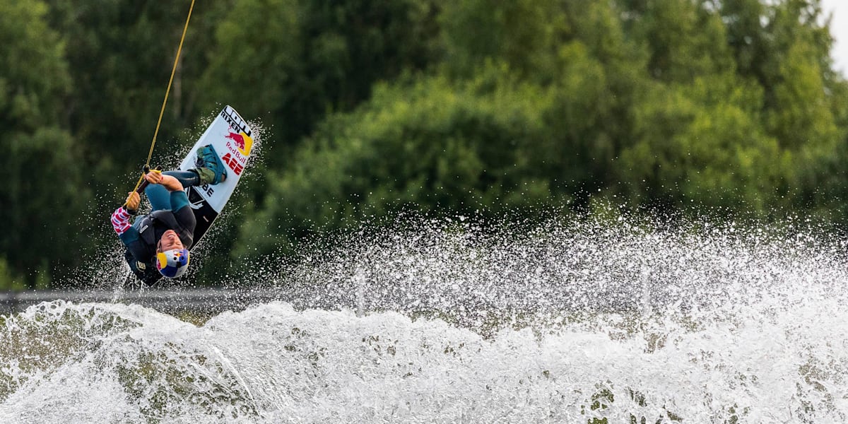 Wakeboarding Windermere