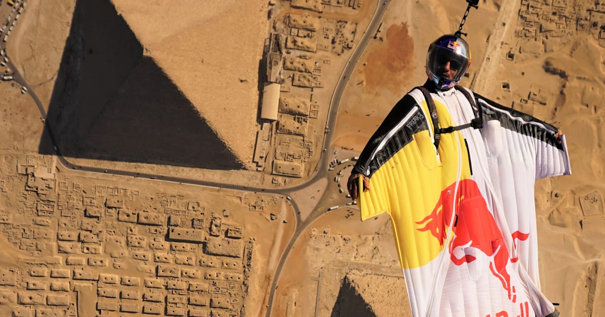 これぞリアル鳥人間】驚愕のウイングスーツフライトを一気見せ