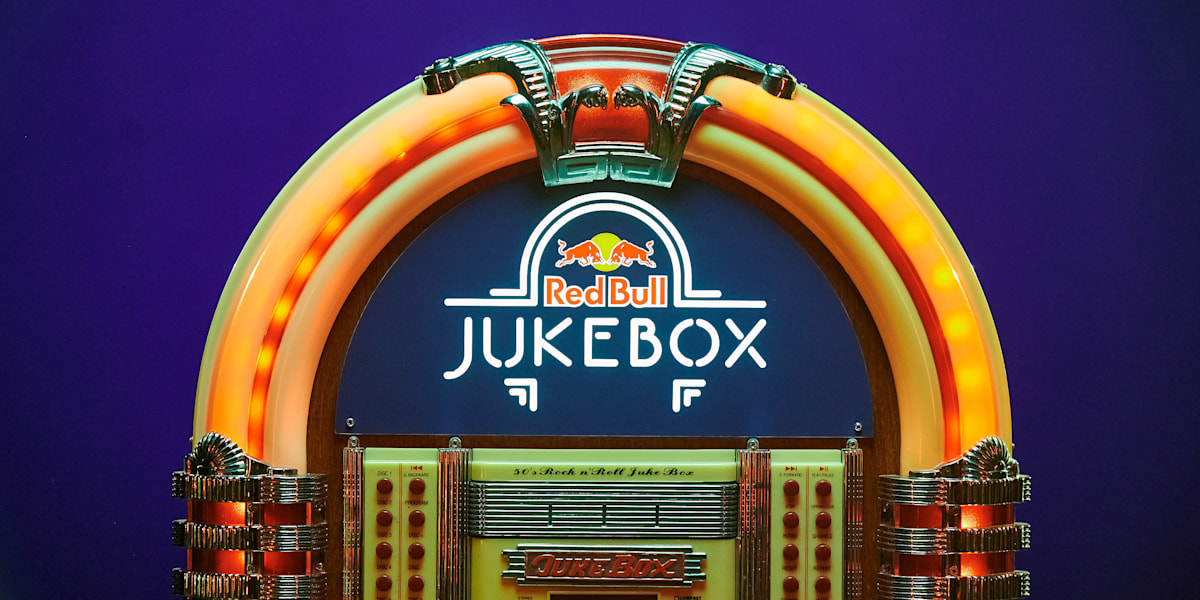 Istenes Bence műsorvezetésével jön a Red Bull Jukebox!