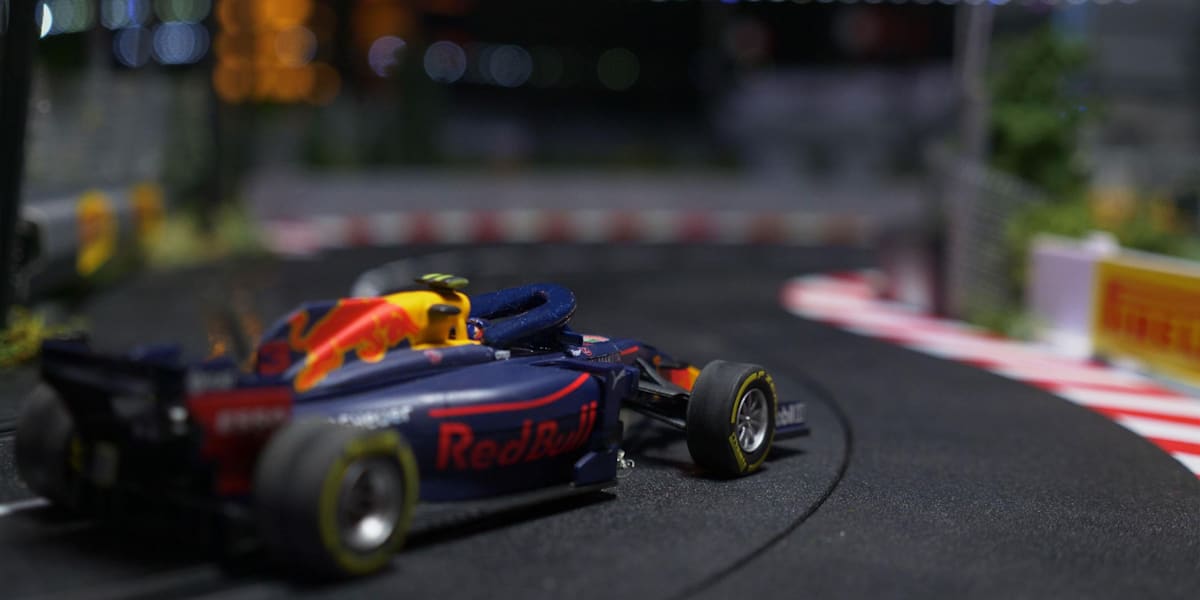 Formula 1 clearance slot cars