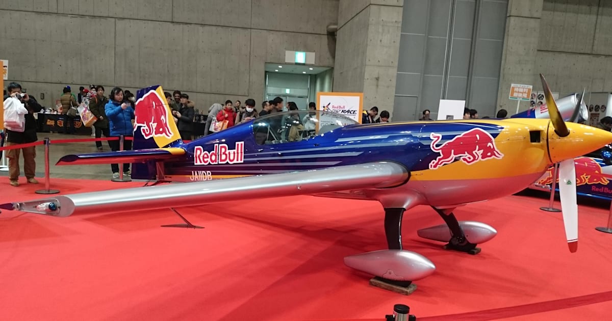 Red Bull 飛行機モデル フィギュア　エアレース　レッドブル　航空機　模型 最終値下げ】Red Bull 飛行機モデル フィギュア エアレース
