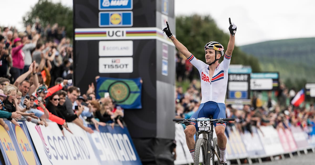 tom-pidcock-finish-line-world-