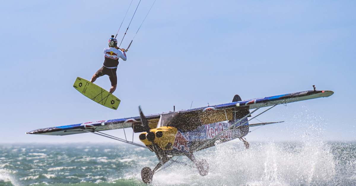 カイトサーフィン：飛行中の飛行機をジャンプ！| 世界新記録