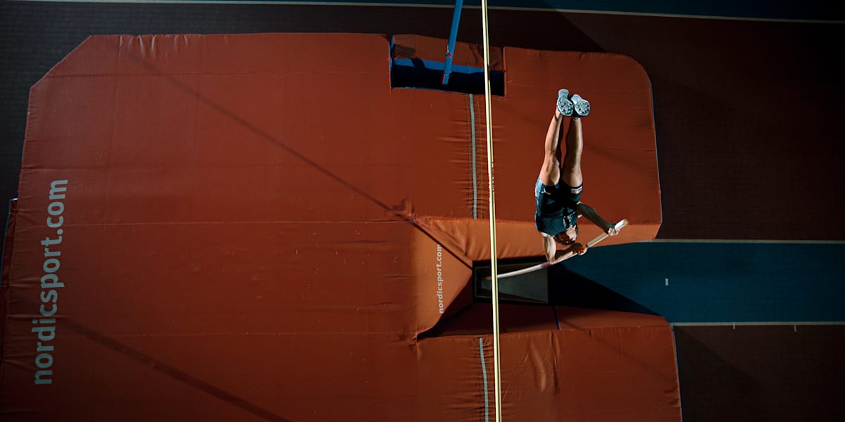 Armand Duplantis breaks down pole vaulting technique